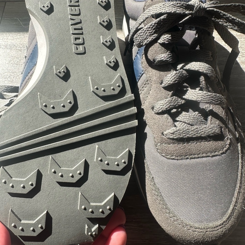 Converse unisex Run Star leather sneakers with rubber soles NWOT